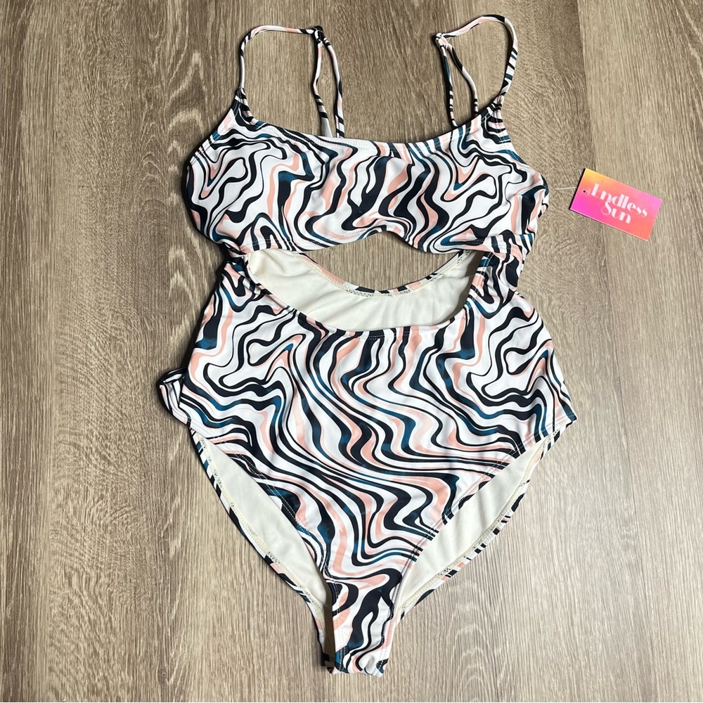 NWT Endless Sun One-Piece Swimsuit, Size Xtra-Large - Picture 1 of 3